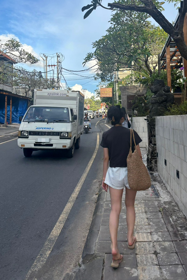 .秋葉　しおり . あきば しおり.