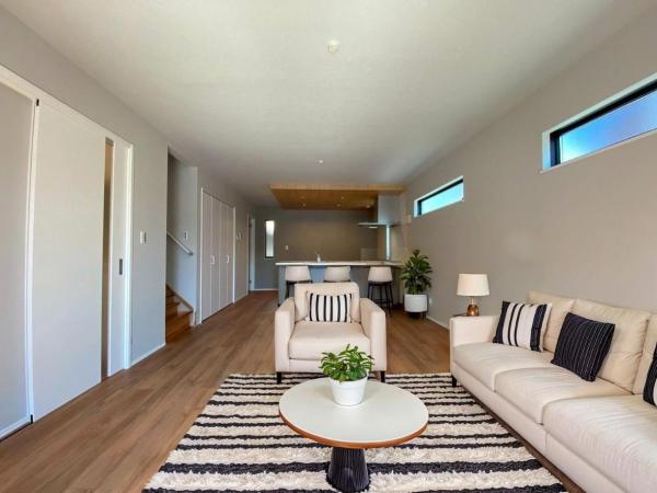 横浜市金沢区富岡西1