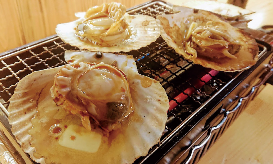 新鮮な貝類の磯焼き
