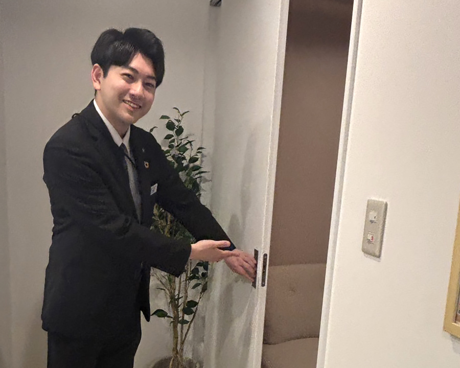 .秋山　駿佑 . あきやま しゅんすけ.